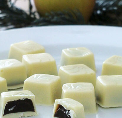 Weiße Pralinen mit Nougat-Füllung
