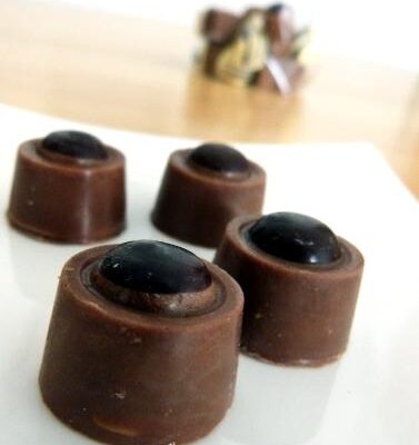 Nougat-Mandel Pralinen mit Tonkabohne